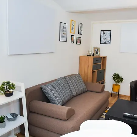 Happy Place Apartment